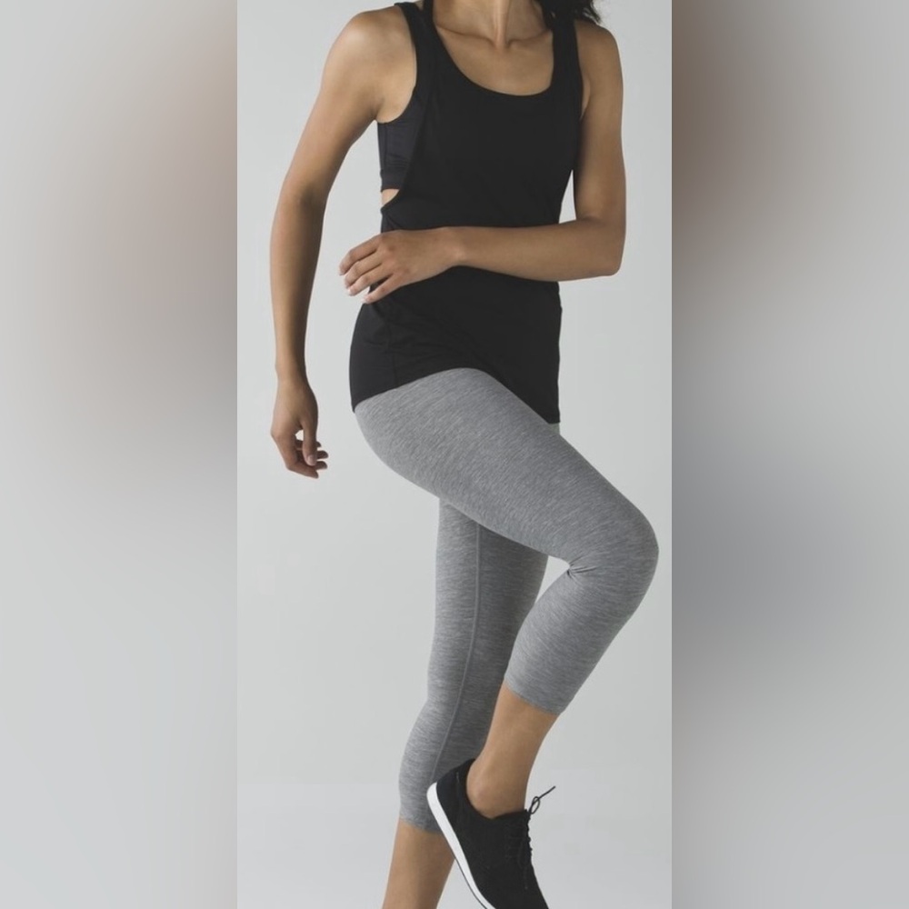 Lululemon Wunder Under Crop Capri Leggings in Heathered Slate Size 4